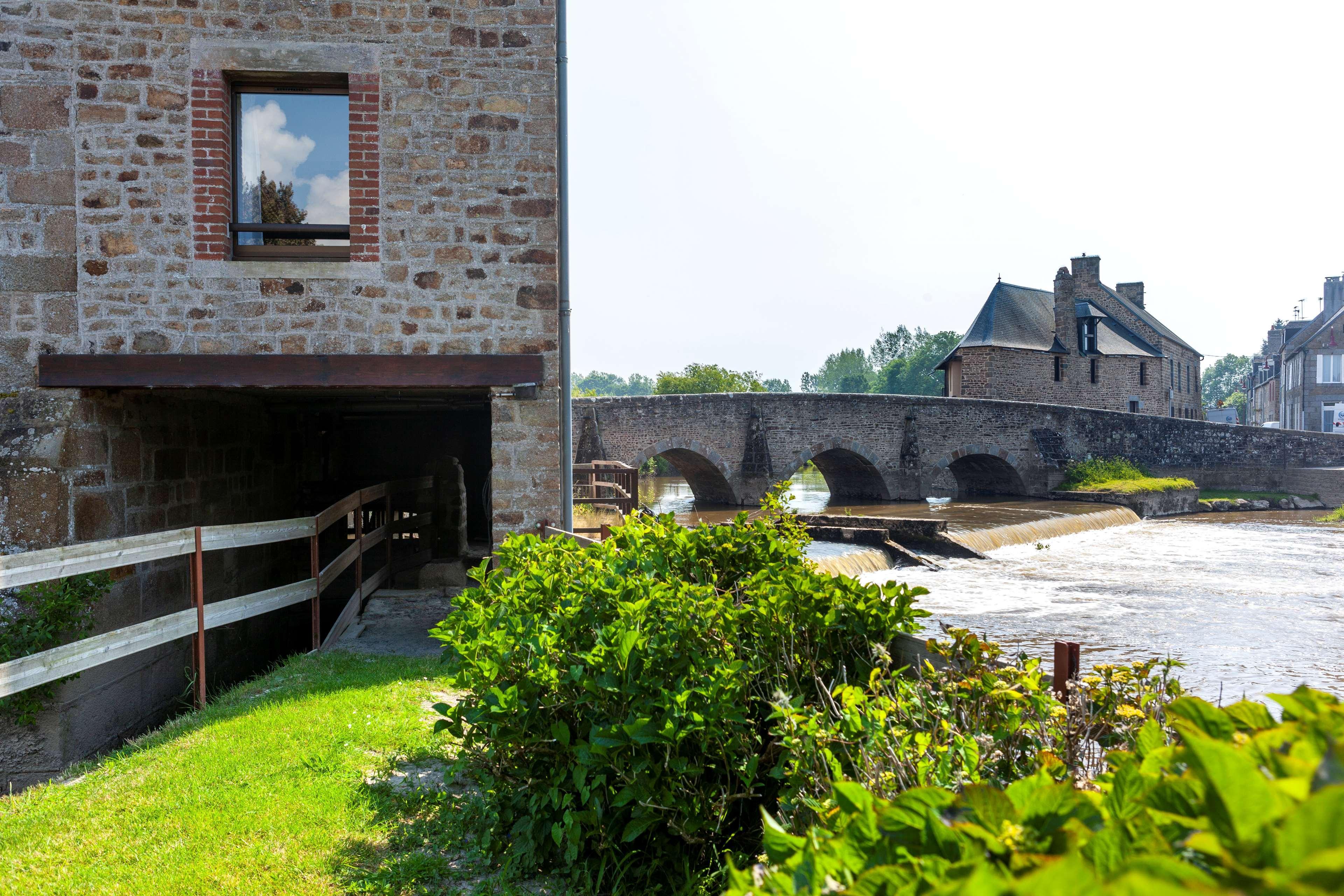 Best Western Le Moulin De Ducey Экстерьер фото